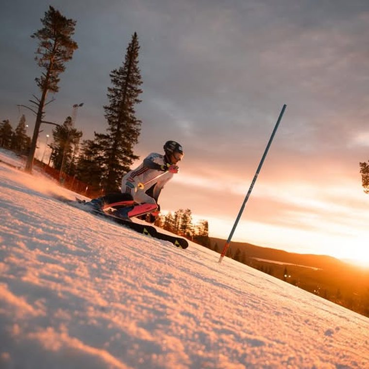 Alpinist i solnedgang